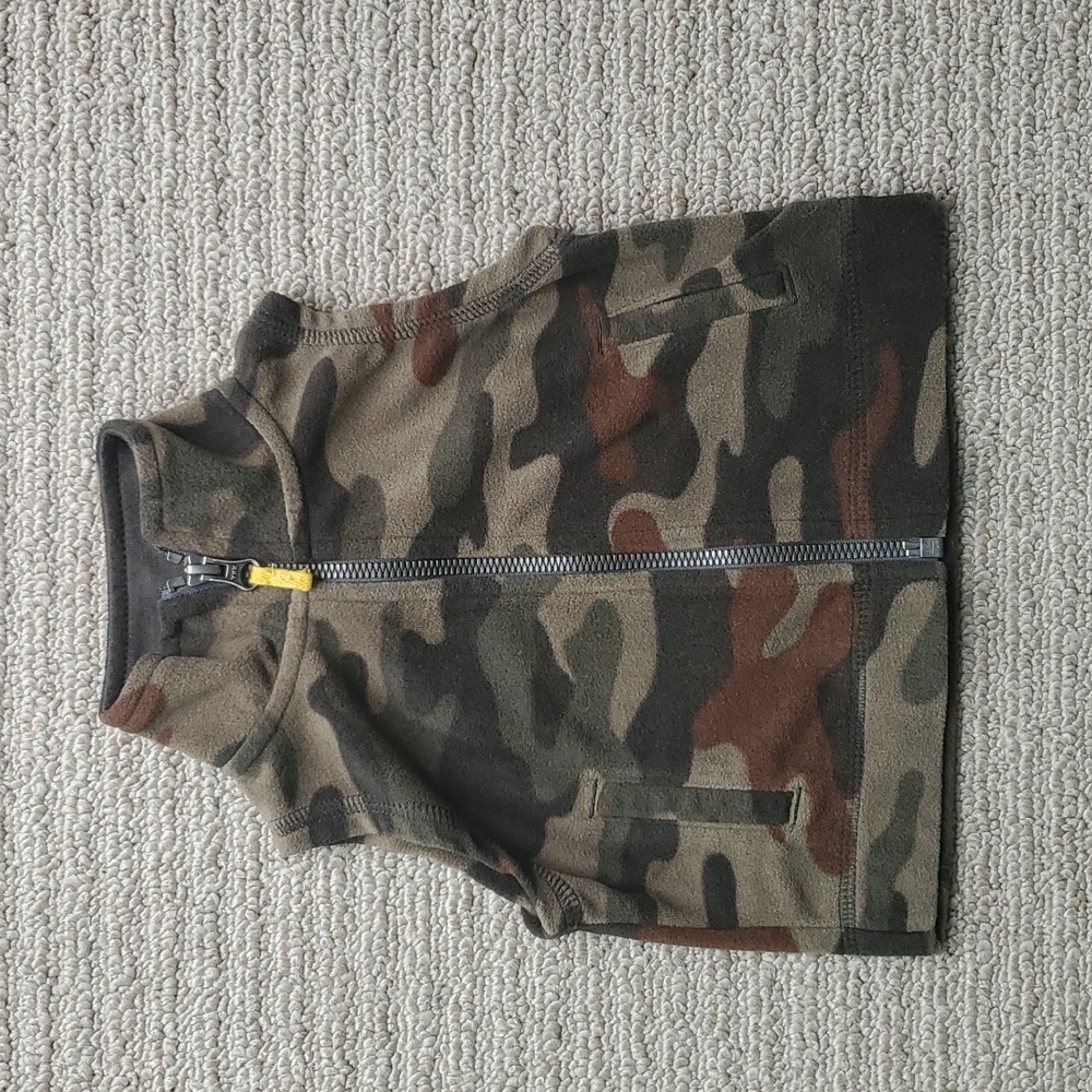 Carter's camo fleece vest, size 6m